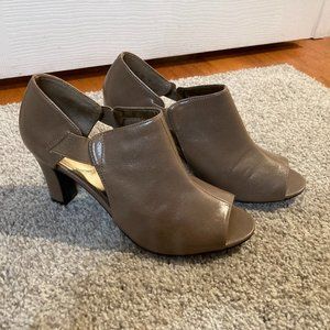 Beige Life Stride Simply Comfort Peep Toe Heels Size 8